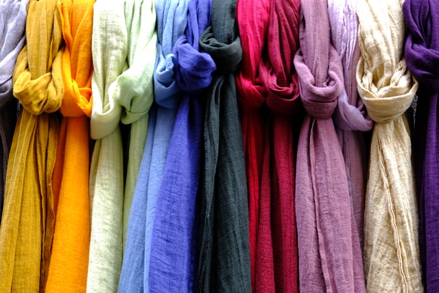 What to Know About Choosing a Scarf Color Based on Skin Tone