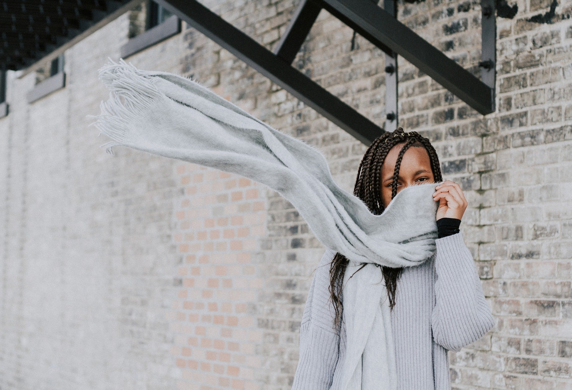 4 Uses of a Scarf When Traveling: Why It Is a Must-Pack